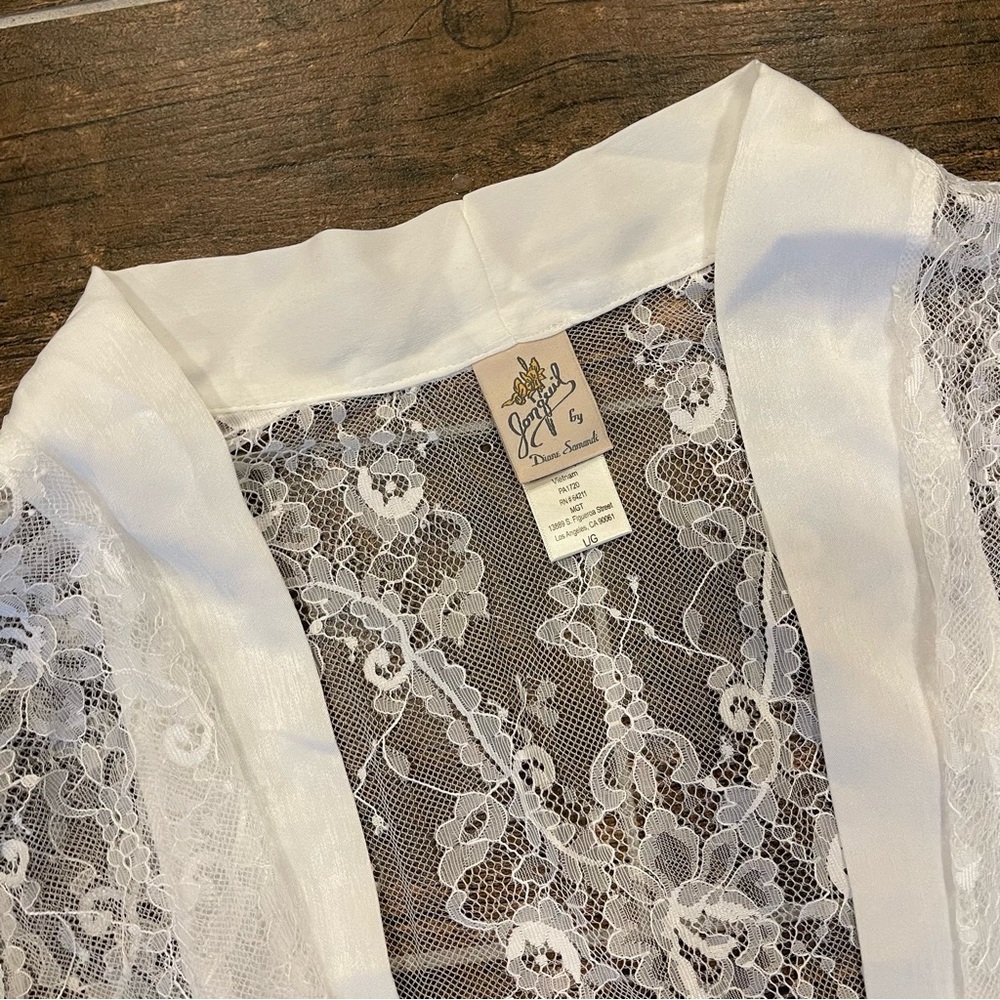 In Bloom White Lace Robe - Picture 2 of 3